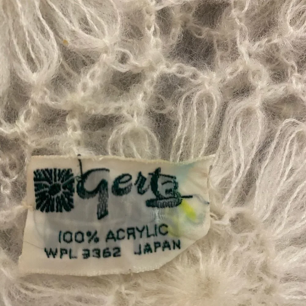 Gertz 100% acrylic knitted shawl, made in Japan 🇯🇵